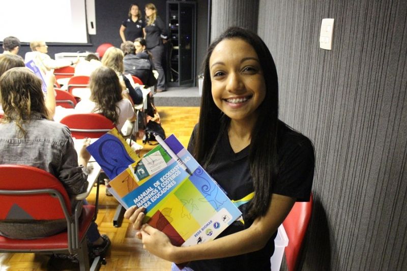 Rebeca de Souza, volunt�ria da Comunica��o do Projeto Albatroz