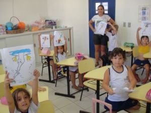 Alunos após a oficina de desenho Alunos após a oficina de desenho