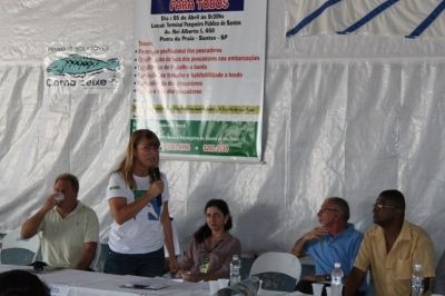 Tatiana Neves, coordenadora geral do Projeto Albatroz, ressaltando a importância da parceria com os pescadores para os mais de 20 anos de existência do projeto Tatiana Neves, coordenadora geral do Projeto Albatroz, ressaltando a importância da parceria com os pescadores para os mais de 20 anos de existência do projeto