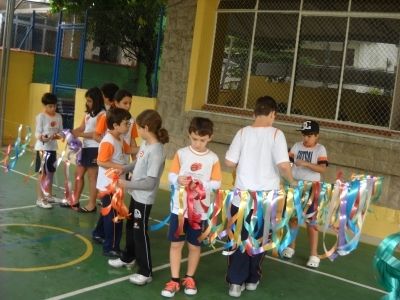 Alunos da escola Tatibitati/Átrio, fazendo um Toriline Alunos da escola Tatibitati/Átrio, fazendo um Toriline