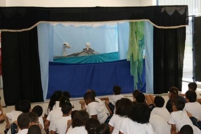 Bonecos de albatroz conversam durante a apresenta&ccedil;&atilde;o o CAIS Milton Teixeira