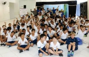 Equipe e alunos interagiram ap&oacute;s a apresenta&ccedil;&atilde;o