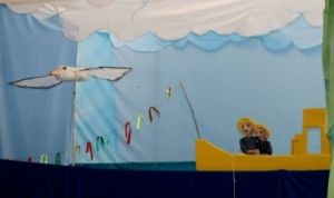 Bonecos mostram a intera&ccedil;&atilde;o das aves oce&acirc;nicas com a pesca de forma l&uacute;dica