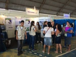 Estande do Projeto Albatroz no evento de Pi&uacute;ma (ES)