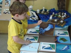 Aluno brincando com o Jogo da Mem&oacute;ria